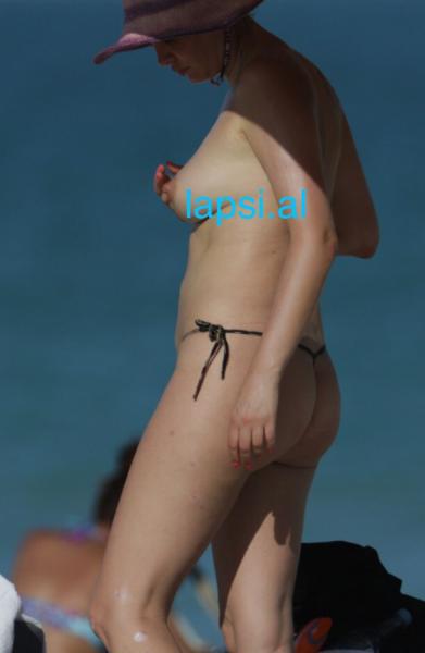 bleona topless 2.jpg