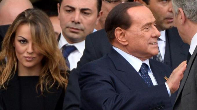 Silvio-Berlusconi-con-la-fidanzata-Francesca.jpg