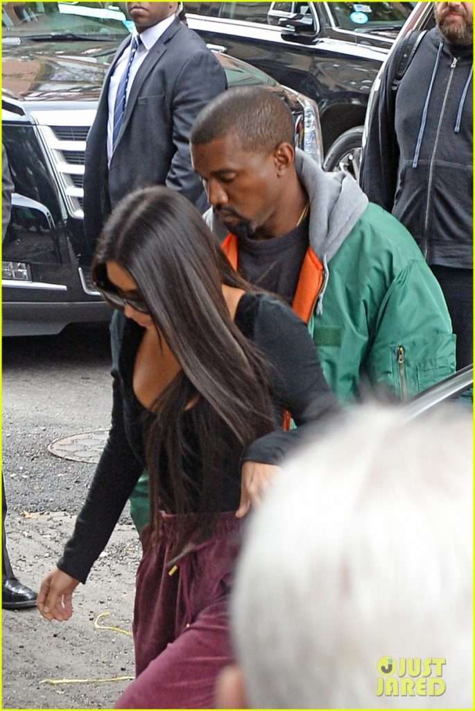 kim-kardashian-arrives-in-new-york-city-with-massive-security-06.JPG