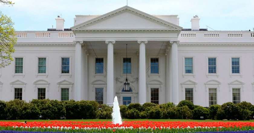 the-white-house-north-lawn-plus-fountain-and-flowers-credit-stephen-melkisethian_flickr-user-stephenmelkisethian.jpg