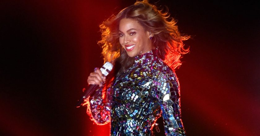 MTV-VMAs-Beyonce-Performance.jpg