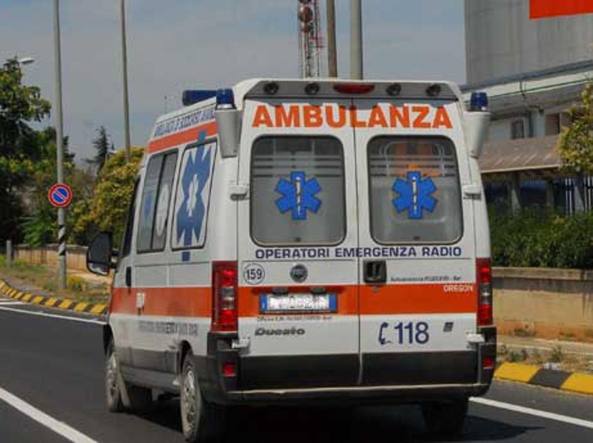 Itali, ambulanza_generica-kR3H-U460008892646774VH-1224x916@CorriereMezzogiorno-Web-Mezzogiorno-593x443.jpg