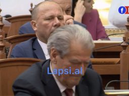 (VIDEO) Xhelal Mziu spiunon Berishën në Kuvend