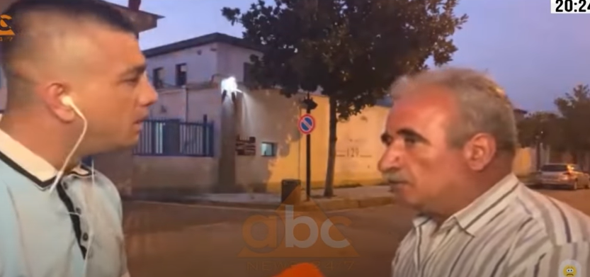 Bujar Dervishi, duke folur pas arrestimit të të afërmve të tij nga familja Manahasa