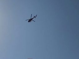 VIDEO/ Në Fier e marrin nusen me helikopter