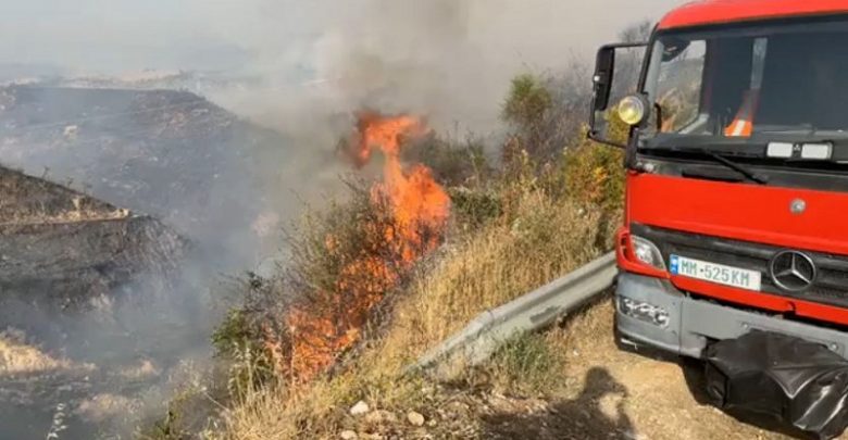 Zjarr në Karaburun, zjarrfikësit shkojnë me gomone të shuajnë flakët