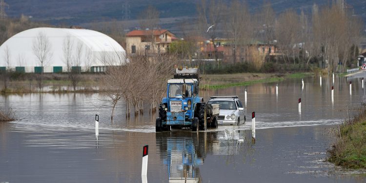 Stuhia godet Shqipërinë, Ministria e Mbrojtjes tregon zonat ku ka probleme