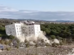 Pamjet/ Hidhet në erë me tritol “Prestige Resort” (VIDEO)