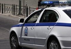 Mbajti të mbyllur dhe dhunoi bashkëshorten dhe fëmijën, arrestohet shqiptari në Greqi