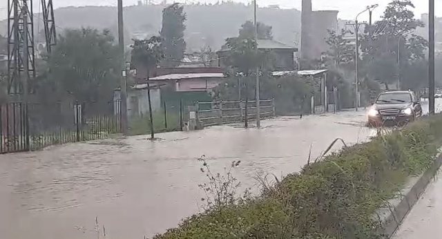 Moti i keq godet Vlorën, përmbytje dhe rrugë të bllokuara