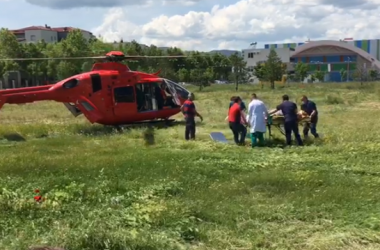 U aksidentua me motor në Devoll, 64-vjeçari niset me helikopter drejt Tiranës