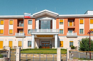 Ambasada ruse në Tiranë i kërkon Policisë shoqërim me eskortë: Po na kërcënojnë në Facebook