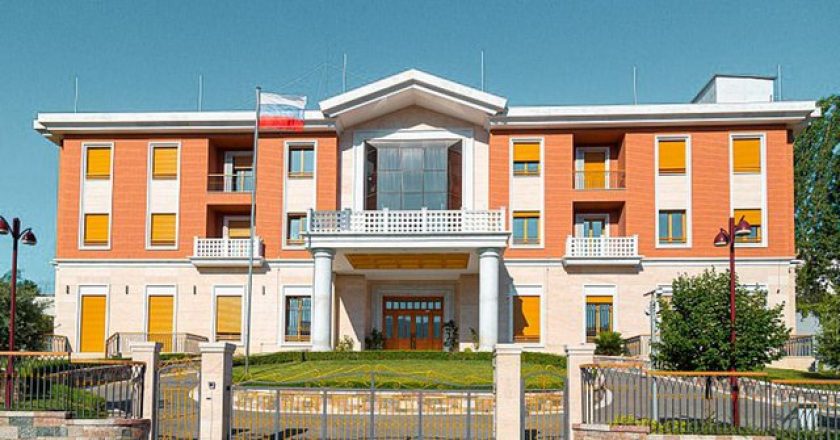 Ambasada ruse në Tiranë i kërkon Policisë shoqërim me eskortë: Po na kërcënojnë në Facebook