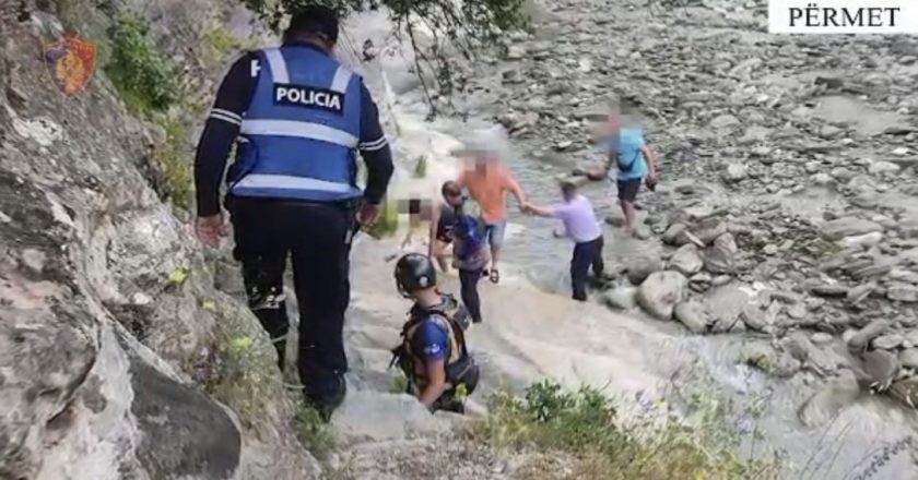 Përmet, policia shpëton 7 turistët e bllokuar në kanionin e Langaricës