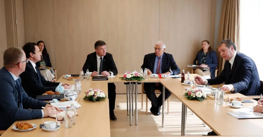 Kurti dhe Vuçiç konfirmojnë pjesëmarrjen në takimin e Brukselit