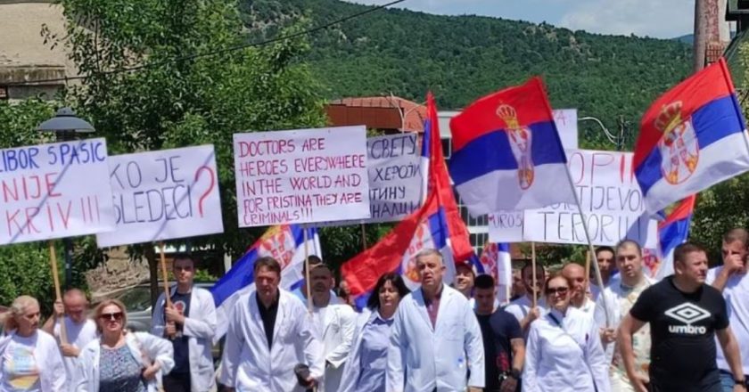 Vazhdojnë protestat në mbështetje të serbëve të arrestuar në veri