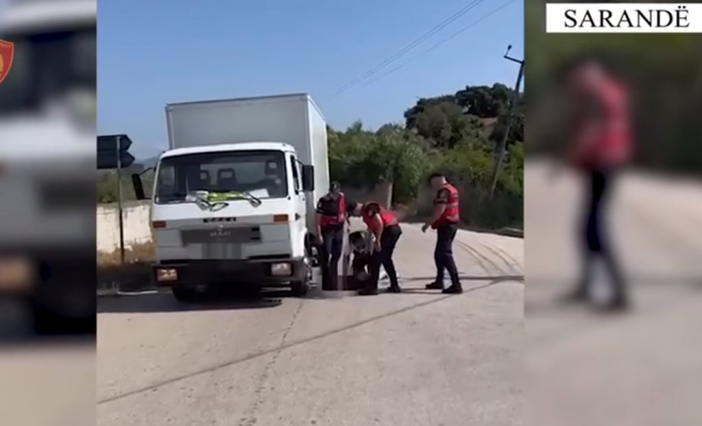Transportonte me kamionçinë 33 klandestinë, arrestohet i riu në Sarandë