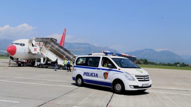 Ishin në kërkim, Interpol Tirana ekstradon 4 shtetas shqiptarë (Emrat)