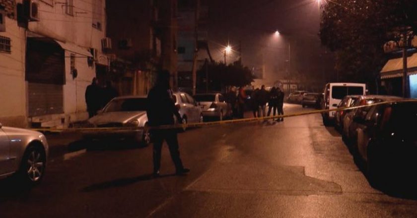 E rëndë në Tiranë, plagosen me thikë një vajzë dhe një djalë në Allias