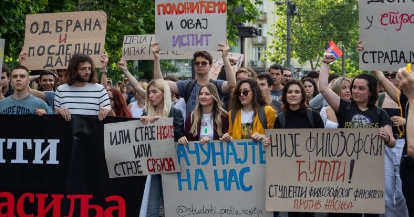 protestat kunder Vuçiç ne Serbi