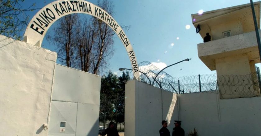 Sherr në burgun grek, të përfshirë disa shqiptarë