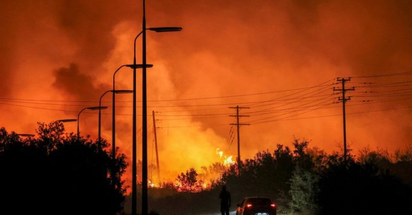 Një e katërta e rajonit të Atikës në Greqi digjet nga zjarret