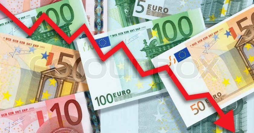 Euro, i rikthehet rënies, zbret pranë kufirit të 103 lekëve