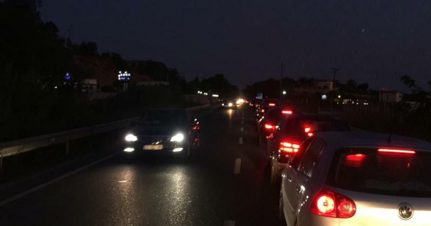 Trafik i rënduar në aksin Thumanë-Fushë Krujë, bllokohet rruga