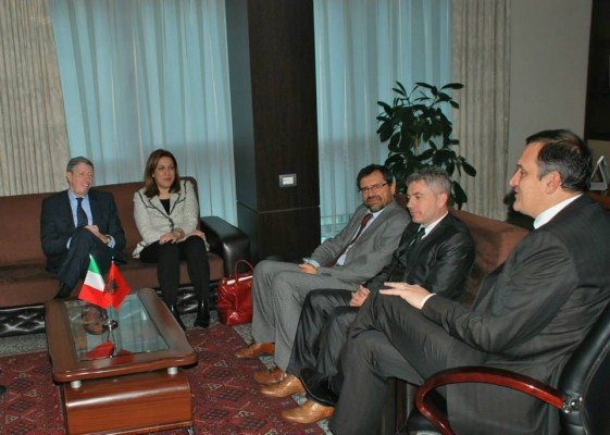 lir Rrapaj gjatë nje takimi të ministrit Ilir Beqaj me ambasadorin Italian në Tiranë dhe kreun e Qarkut të Umbrias, znj. Catiuscia Marini, më 11 dhjetor 2014 | Foto nga : Ministria e Shëndetësisë