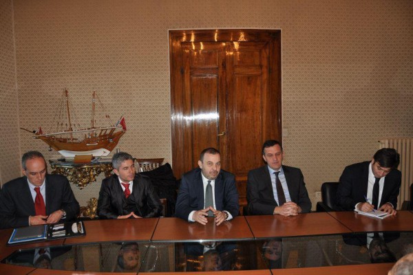 Ilir Rrapaj, ministri Ilir Beqaj dhe z/ministri Klodian Rrjepaj, më dt. 19 Dhjetor 2013, gjatë vizitës zyrtare të Ministrit të Shëndetësisë në Rajonin e Peruxhias, Itali.