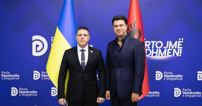 Basha pret delegacionin nga Ukraina, "harron" bluzën si Zelensky
