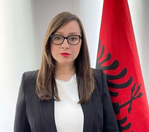 Denoncimi/ kKompania e zv.ministres së Arsimit fiton tenderin pa garë nga Ministria e Mbrojtjes