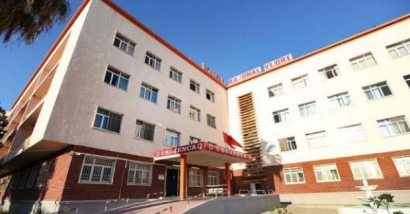 Vlorë, një i ri mbërrin i plagosur në spital