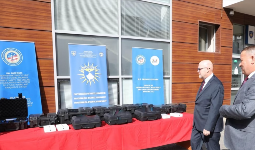 SHBA i dhuron shtatë dronë policisë së Kosovës