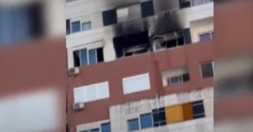 Tiranë, zjarr në një apartament