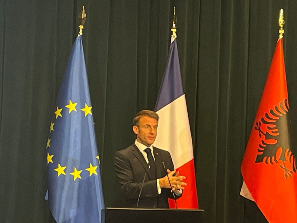 Franca pezullon liberalizimin e vizave për Kosovën