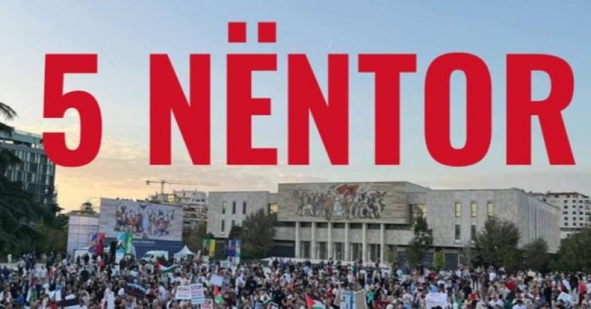 Me dhjetëra qytetarë, mes të cilëve të moshuar e fëmijë, tubuan në sheshin Skënderbe në Tiranë, në përkrahje të popullit palestinez në Rripin e Gazës