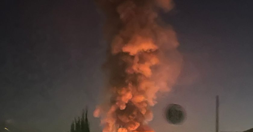 Shpërthimi te Metalurgjiku në Elbasan, flakët rrezikojnë të përhapen (FOTO)