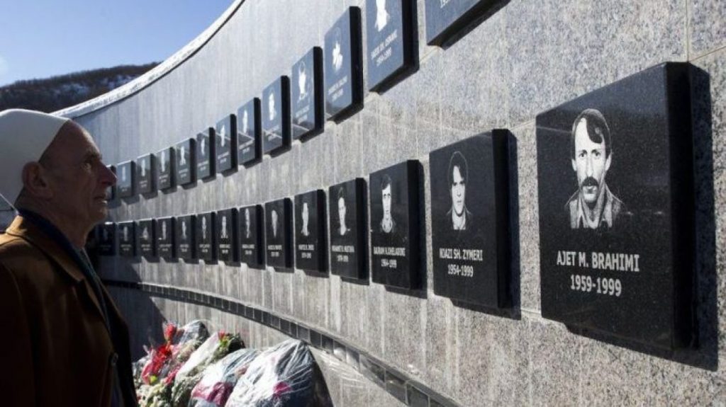 Mali i Zi liron dy të dyshuar për krime lufte në Kosovë
