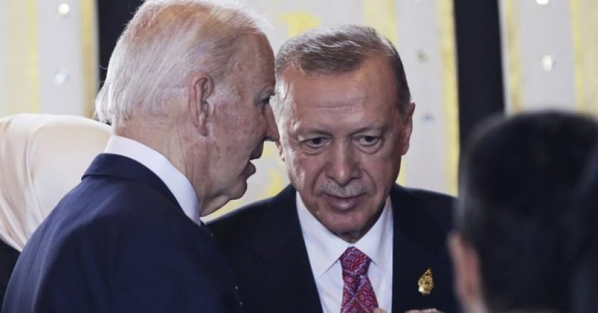 Zhbllokohet anëtarësimi i Suedisë në NATO, Biden-Erdogan bien dakord