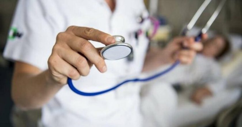 Studimi: Emigrimi potencial i mjekëve shqiptarë shkon në 38.5 për qind