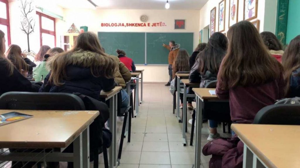 Raporti i PISA: 25% e nxënësve shqiptarë bullizohen, 31 % lënë orët