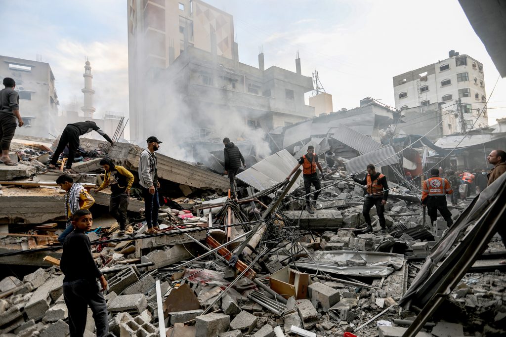 Izraeli nuk i ndal sulmet në Gaza, më shumë se 18,400 të vrarë