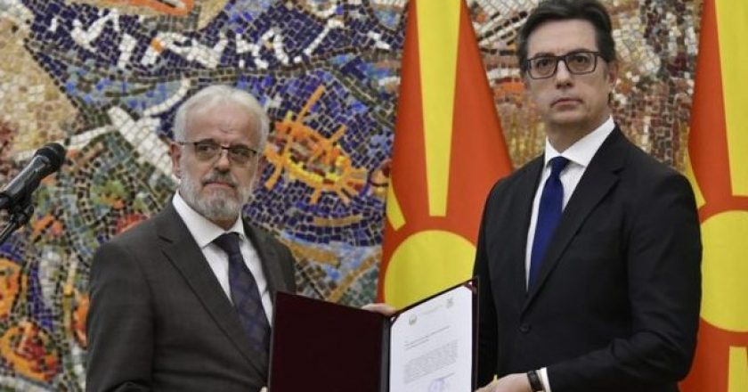 Kryeministri i parë shqiptar në Maqedoninë e Veriut, Talat Xhaferi merr mandatin për formimin e qeverisë