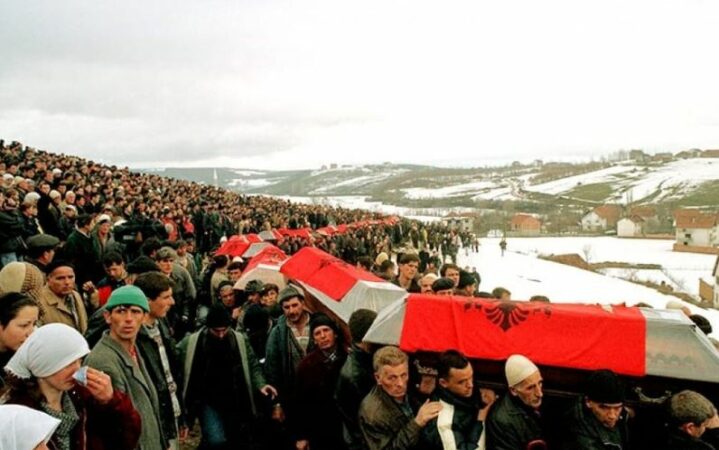 25 vite nga masakra e Reçakut ku u vránë 45 civilë të pafajshëm shqiptarë - Lapsi.al