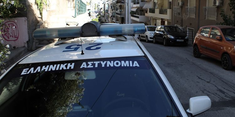 Drogë dhe armë në shtëpi, arrestohet shqiptari në Greqi
