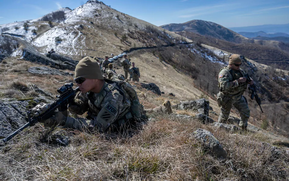 Patrullë e ushtarëve amerikanë në kufirin mes Kosovës dhe Serbisë