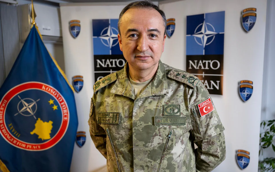 Komandant Major Gjeneral Özkan Ulutaş, i forcave paqeruajtëse të Nato-s në Prishtinë