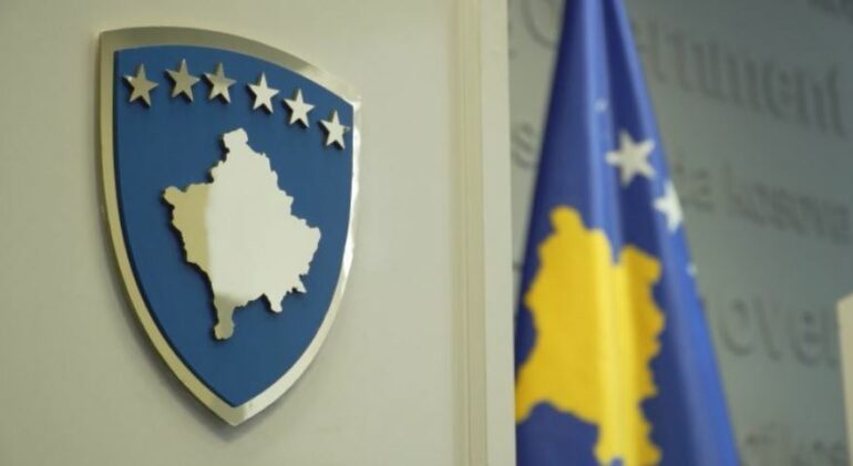 Qeveria e Kosovës i kundërpërgjigjet BE së me dy foto  Hiqni masat