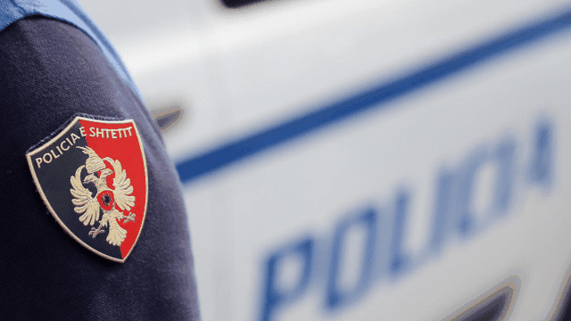Morën peng një 20 vjeçar në sheshin  Skënderbej   3 të arrestuar 1 në kërkim